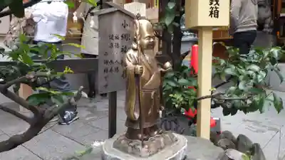 小網神社の像