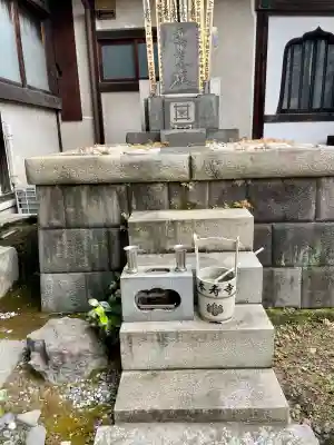 本寿寺の{uncategorized: "未分類", other: "その他", undefined: "問題あり", building: "その他建物", grave: "お墓", sacred_gate: "鳥居", guardian: "狛犬", statue: "像", buddha: "仏像", history: "歴史", nature: "自然", garden: "庭園", animal: "動物", pagoda: "塔", temizu: "手水舎", mountain_gate: "山門・神門", sanctuary: "本殿・本堂", subordinate: "末社・摂社", art: "芸術", scenery: "景色", jizo: "地蔵", ema: "絵馬", goshuin: "御朱印", omikuji: "おみくじ", items: "授与品その他", amulet: "お守り", goshuincho: "御朱印帳", eats: "食事", festival: "お祭り", votive_dance: "神楽", shichigosan: "七五三参", wedding: "結婚式", experience: "体験その他", initially: "初詣", around: "周辺", anti_infection: "感染症対策"}