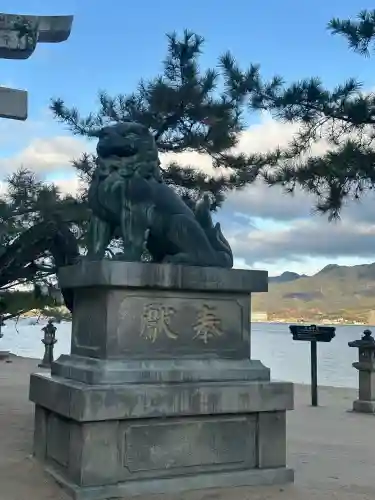 厳島神社の{uncategorized: "未分類", other: "その他", undefined: "問題あり", building: "その他建物", grave: "お墓", sacred_gate: "鳥居", guardian: "狛犬", statue: "像", buddha: "仏像", history: "歴史", nature: "自然", garden: "庭園", animal: "動物", pagoda: "塔", temizu: "手水舎", mountain_gate: "山門・神門", sanctuary: "本殿・本堂", subordinate: "末社・摂社", art: "芸術", scenery: "景色", jizo: "地蔵", ema: "絵馬", goshuin: "御朱印", omikuji: "おみくじ", items: "授与品その他", amulet: "お守り", goshuincho: "御朱印帳", eats: "食事", festival: "お祭り", votive_dance: "神楽", shichigosan: "七五三参", wedding: "結婚式", experience: "体験その他", initially: "初詣", around: "周辺", anti_infection: "感染症対策"}