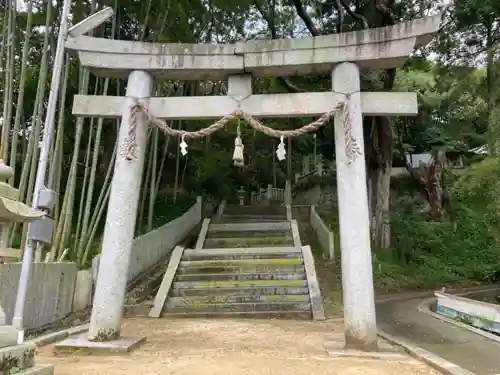 與理家神社の鳥居