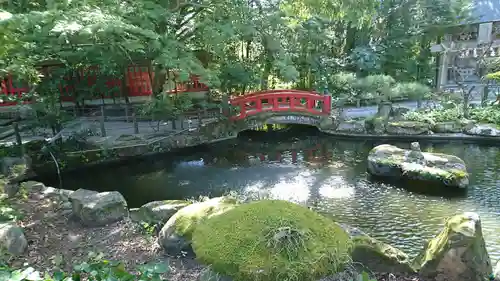 本渡諏訪神社の庭園