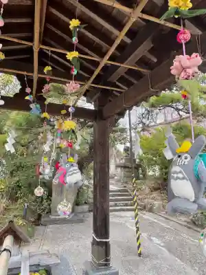 豊景神社の{uncategorized: "未分類", other: "その他", undefined: "問題あり", building: "その他建物", grave: "お墓", sacred_gate: "鳥居", guardian: "狛犬", statue: "像", buddha: "仏像", history: "歴史", nature: "自然", garden: "庭園", animal: "動物", pagoda: "塔", temizu: "手水舎", mountain_gate: "山門・神門", sanctuary: "本殿・本堂", subordinate: "末社・摂社", art: "芸術", scenery: "景色", jizo: "地蔵", ema: "絵馬", goshuin: "御朱印", omikuji: "おみくじ", items: "授与品その他", amulet: "お守り", goshuincho: "御朱印帳", eats: "食事", festival: "お祭り", votive_dance: "神楽", shichigosan: "七五三参", wedding: "結婚式", experience: "体験その他", initially: "初詣", around: "周辺", anti_infection: "感染症対策"}