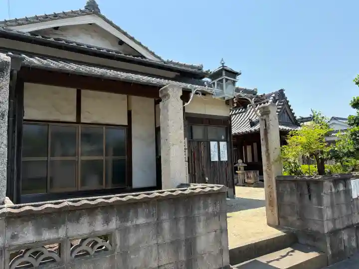 神明神社の{uncategorized: "未分類", other: "その他", undefined: "問題あり", building: "その他建物", grave: "お墓", sacred_gate: "鳥居", guardian: "狛犬", statue: "像", buddha: "仏像", history: "歴史", nature: "自然", garden: "庭園", animal: "動物", pagoda: "塔", temizu: "手水舎", mountain_gate: "山門・神門", sanctuary: "本殿・本堂", subordinate: "末社・摂社", art: "芸術", scenery: "景色", jizo: "地蔵", ema: "絵馬", goshuin: "御朱印", omikuji: "おみくじ", items: "授与品その他", amulet: "お守り", goshuincho: "御朱印帳", eats: "食事", festival: "お祭り", votive_dance: "神楽", shichigosan: "七五三参", wedding: "結婚式", experience: "体験その他", initially: "初詣", around: "周辺", anti_infection: "感染症対策"}