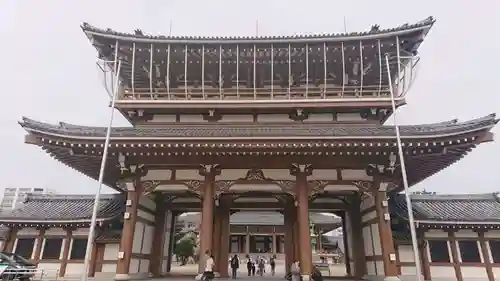 真宗大谷派名古屋別院の山門・神門