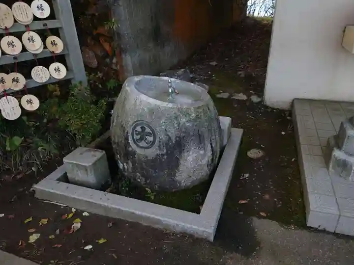 彌彦神社奥宮(御神廟)の手水舎