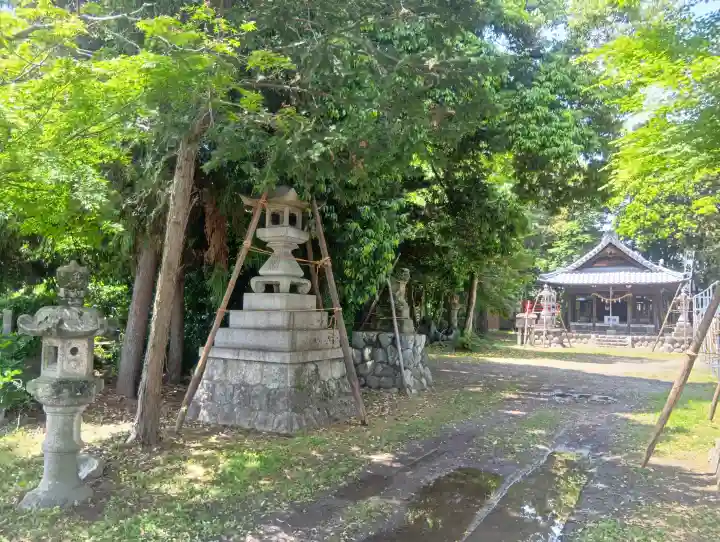 八剱神社の{uncategorized: "未分類", other: "その他", undefined: "問題あり", building: "その他建物", grave: "お墓", sacred_gate: "鳥居", guardian: "狛犬", statue: "像", buddha: "仏像", history: "歴史", nature: "自然", garden: "庭園", animal: "動物", pagoda: "塔", temizu: "手水舎", mountain_gate: "山門・神門", sanctuary: "本殿・本堂", subordinate: "末社・摂社", art: "芸術", scenery: "景色", jizo: "地蔵", ema: "絵馬", goshuin: "御朱印", omikuji: "おみくじ", items: "授与品その他", amulet: "お守り", goshuincho: "御朱印帳", eats: "食事", festival: "お祭り", votive_dance: "神楽", shichigosan: "七五三参", wedding: "結婚式", experience: "体験その他", initially: "初詣", around: "周辺", anti_infection: "感染症対策"}