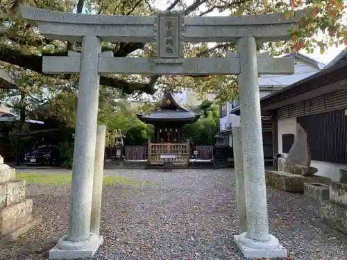 闘鶏神社の鳥居