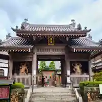 秋葉總本殿可睡斎の山門・神門