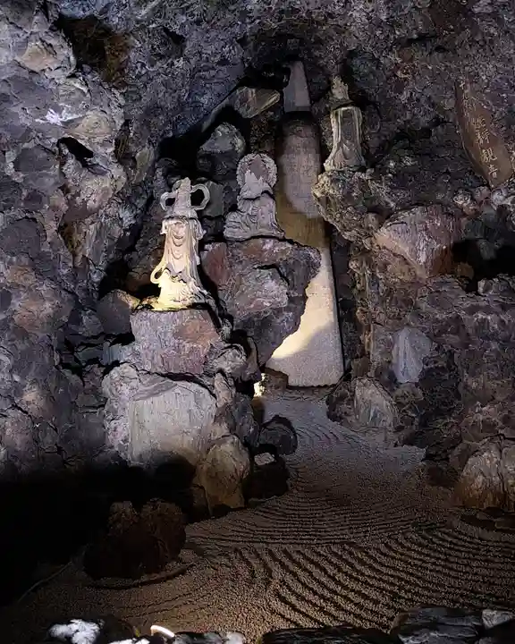 洞窟観音・徳明園・山徳記念館(群馬県)