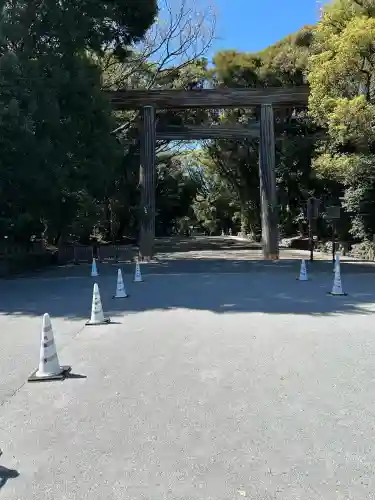 熱田神宮の{uncategorized: "未分類", other: "その他", undefined: "問題あり", building: "その他建物", grave: "お墓", sacred_gate: "鳥居", guardian: "狛犬", statue: "像", buddha: "仏像", history: "歴史", nature: "自然", garden: "庭園", animal: "動物", pagoda: "塔", temizu: "手水舎", mountain_gate: "山門・神門", sanctuary: "本殿・本堂", subordinate: "末社・摂社", art: "芸術", scenery: "景色", jizo: "地蔵", ema: "絵馬", goshuin: "御朱印", omikuji: "おみくじ", items: "授与品その他", amulet: "お守り", goshuincho: "御朱印帳", eats: "食事", festival: "お祭り", votive_dance: "神楽", shichigosan: "七五三参", wedding: "結婚式", experience: "体験その他", initially: "初詣", around: "周辺", anti_infection: "感染症対策"}