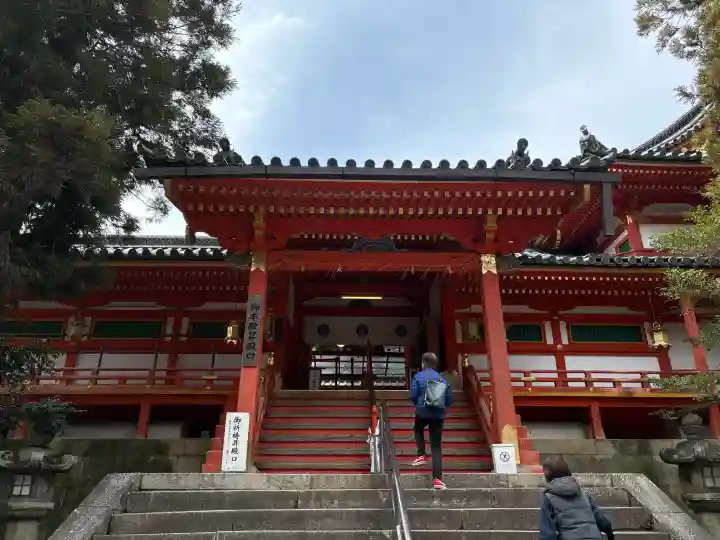 石清水八幡宮の{uncategorized: "未分類", other: "その他", undefined: "問題あり", building: "その他建物", grave: "お墓", sacred_gate: "鳥居", guardian: "狛犬", statue: "像", buddha: "仏像", history: "歴史", nature: "自然", garden: "庭園", animal: "動物", pagoda: "塔", temizu: "手水舎", mountain_gate: "山門・神門", sanctuary: "本殿・本堂", subordinate: "末社・摂社", art: "芸術", scenery: "景色", jizo: "地蔵", ema: "絵馬", goshuin: "御朱印", omikuji: "おみくじ", items: "授与品その他", amulet: "お守り", goshuincho: "御朱印帳", eats: "食事", festival: "お祭り", votive_dance: "神楽", shichigosan: "七五三参", wedding: "結婚式", experience: "体験その他", initially: "初詣", around: "周辺", anti_infection: "感染症対策"}