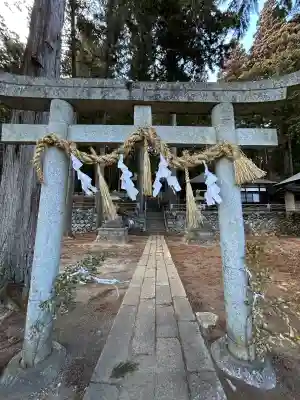 本郷神社の{uncategorized: "未分類", other: "その他", undefined: "問題あり", building: "その他建物", grave: "お墓", sacred_gate: "鳥居", guardian: "狛犬", statue: "像", buddha: "仏像", history: "歴史", nature: "自然", garden: "庭園", animal: "動物", pagoda: "塔", temizu: "手水舎", mountain_gate: "山門・神門", sanctuary: "本殿・本堂", subordinate: "末社・摂社", art: "芸術", scenery: "景色", jizo: "地蔵", ema: "絵馬", goshuin: "御朱印", omikuji: "おみくじ", items: "授与品その他", amulet: "お守り", goshuincho: "御朱印帳", eats: "食事", festival: "お祭り", votive_dance: "神楽", shichigosan: "七五三参", wedding: "結婚式", experience: "体験その他", initially: "初詣", around: "周辺", anti_infection: "感染症対策"}