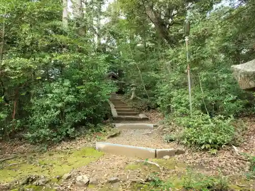 與能神社の{uncategorized: "未分類", other: "その他", undefined: "問題あり", building: "その他建物", grave: "お墓", sacred_gate: "鳥居", guardian: "狛犬", statue: "像", buddha: "仏像", history: "歴史", nature: "自然", garden: "庭園", animal: "動物", pagoda: "塔", temizu: "手水舎", mountain_gate: "山門・神門", sanctuary: "本殿・本堂", subordinate: "末社・摂社", art: "芸術", scenery: "景色", jizo: "地蔵", ema: "絵馬", goshuin: "御朱印", omikuji: "おみくじ", items: "授与品その他", amulet: "お守り", goshuincho: "御朱印帳", eats: "食事", festival: "お祭り", votive_dance: "神楽", shichigosan: "七五三参", wedding: "結婚式", experience: "体験その他", initially: "初詣", around: "周辺", anti_infection: "感染症対策"}