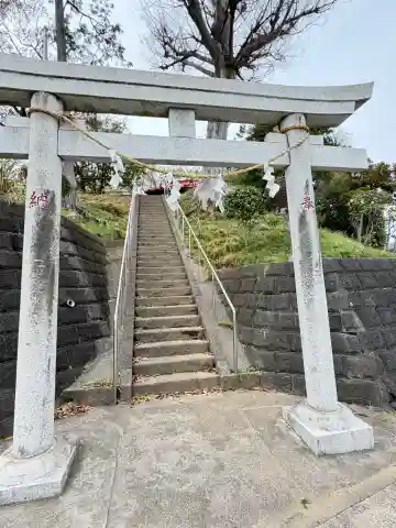六浦諏訪神社の{uncategorized: "未分類", other: "その他", undefined: "問題あり", building: "その他建物", grave: "お墓", sacred_gate: "鳥居", guardian: "狛犬", statue: "像", buddha: "仏像", history: "歴史", nature: "自然", garden: "庭園", animal: "動物", pagoda: "塔", temizu: "手水舎", mountain_gate: "山門・神門", sanctuary: "本殿・本堂", subordinate: "末社・摂社", art: "芸術", scenery: "景色", jizo: "地蔵", ema: "絵馬", goshuin: "御朱印", omikuji: "おみくじ", items: "授与品その他", amulet: "お守り", goshuincho: "御朱印帳", eats: "食事", festival: "お祭り", votive_dance: "神楽", shichigosan: "七五三参", wedding: "結婚式", experience: "体験その他", initially: "初詣", around: "周辺", anti_infection: "感染症対策"}