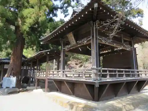 山梨岡神社の建物その他