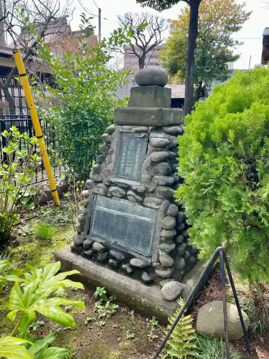 白山神社の{uncategorized: "未分類", other: "その他", undefined: "問題あり", building: "その他建物", grave: "お墓", sacred_gate: "鳥居", guardian: "狛犬", statue: "像", buddha: "仏像", history: "歴史", nature: "自然", garden: "庭園", animal: "動物", pagoda: "塔", temizu: "手水舎", mountain_gate: "山門・神門", sanctuary: "本殿・本堂", subordinate: "末社・摂社", art: "芸術", scenery: "景色", jizo: "地蔵", ema: "絵馬", goshuin: "御朱印", omikuji: "おみくじ", items: "授与品その他", amulet: "お守り", goshuincho: "御朱印帳", eats: "食事", festival: "お祭り", votive_dance: "神楽", shichigosan: "七五三参", wedding: "結婚式", experience: "体験その他", initially: "初詣", around: "周辺", anti_infection: "感染症対策"}