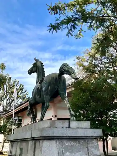 大神神社の像