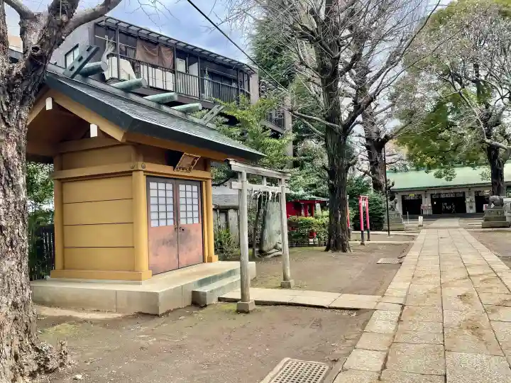 駒込天祖神社の{uncategorized: "未分類", other: "その他", undefined: "問題あり", building: "その他建物", grave: "お墓", sacred_gate: "鳥居", guardian: "狛犬", statue: "像", buddha: "仏像", history: "歴史", nature: "自然", garden: "庭園", animal: "動物", pagoda: "塔", temizu: "手水舎", mountain_gate: "山門・神門", sanctuary: "本殿・本堂", subordinate: "末社・摂社", art: "芸術", scenery: "景色", jizo: "地蔵", ema: "絵馬", goshuin: "御朱印", omikuji: "おみくじ", items: "授与品その他", amulet: "お守り", goshuincho: "御朱印帳", eats: "食事", festival: "お祭り", votive_dance: "神楽", shichigosan: "七五三参", wedding: "結婚式", experience: "体験その他", initially: "初詣", around: "周辺", anti_infection: "感染症対策"}