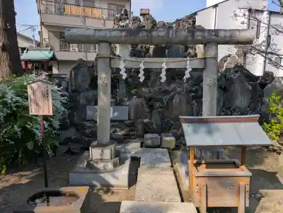 千住神社の{uncategorized: "未分類", other: "その他", undefined: "問題あり", building: "その他建物", grave: "お墓", sacred_gate: "鳥居", guardian: "狛犬", statue: "像", buddha: "仏像", history: "歴史", nature: "自然", garden: "庭園", animal: "動物", pagoda: "塔", temizu: "手水舎", mountain_gate: "山門・神門", sanctuary: "本殿・本堂", subordinate: "末社・摂社", art: "芸術", scenery: "景色", jizo: "地蔵", ema: "絵馬", goshuin: "御朱印", omikuji: "おみくじ", items: "授与品その他", amulet: "お守り", goshuincho: "御朱印帳", eats: "食事", festival: "お祭り", votive_dance: "神楽", shichigosan: "七五三参", wedding: "結婚式", experience: "体験その他", initially: "初詣", around: "周辺", anti_infection: "感染症対策"}