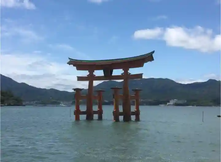 厳島神社の鳥居