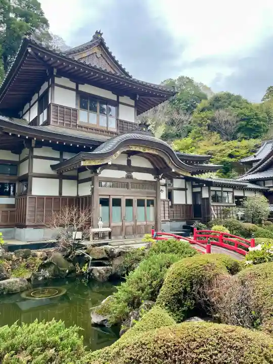 本漸寺の{uncategorized: "未分類", other: "その他", undefined: "問題あり", building: "その他建物", grave: "お墓", sacred_gate: "鳥居", guardian: "狛犬", statue: "像", buddha: "仏像", history: "歴史", nature: "自然", garden: "庭園", animal: "動物", pagoda: "塔", temizu: "手水舎", mountain_gate: "山門・神門", sanctuary: "本殿・本堂", subordinate: "末社・摂社", art: "芸術", scenery: "景色", jizo: "地蔵", ema: "絵馬", goshuin: "御朱印", omikuji: "おみくじ", items: "授与品その他", amulet: "お守り", goshuincho: "御朱印帳", eats: "食事", festival: "お祭り", votive_dance: "神楽", shichigosan: "七五三参", wedding: "結婚式", experience: "体験その他", initially: "初詣", around: "周辺", anti_infection: "感染症対策"}