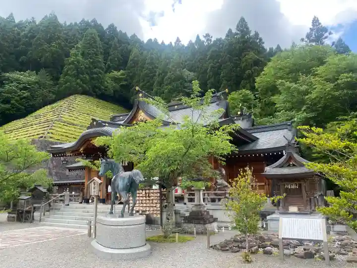 丹生川上神社(上社)の{uncategorized: "未分類", other: "その他", undefined: "問題あり", building: "その他建物", grave: "お墓", sacred_gate: "鳥居", guardian: "狛犬", statue: "像", buddha: "仏像", history: "歴史", nature: "自然", garden: "庭園", animal: "動物", pagoda: "塔", temizu: "手水舎", mountain_gate: "山門・神門", sanctuary: "本殿・本堂", subordinate: "末社・摂社", art: "芸術", scenery: "景色", jizo: "地蔵", ema: "絵馬", goshuin: "御朱印", omikuji: "おみくじ", items: "授与品その他", amulet: "お守り", goshuincho: "御朱印帳", eats: "食事", festival: "お祭り", votive_dance: "神楽", shichigosan: "七五三参", wedding: "結婚式", experience: "体験その他", initially: "初詣", around: "周辺", anti_infection: "感染症対策"}