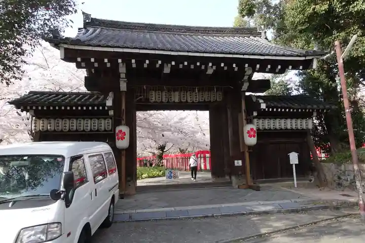 平野神社の山門・神門