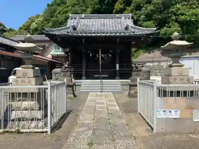 本町稲荷神社の{uncategorized: "未分類", other: "その他", undefined: "問題あり", building: "その他建物", grave: "お墓", sacred_gate: "鳥居", guardian: "狛犬", statue: "像", buddha: "仏像", history: "歴史", nature: "自然", garden: "庭園", animal: "動物", pagoda: "塔", temizu: "手水舎", mountain_gate: "山門・神門", sanctuary: "本殿・本堂", subordinate: "末社・摂社", art: "芸術", scenery: "景色", jizo: "地蔵", ema: "絵馬", goshuin: "御朱印", omikuji: "おみくじ", items: "授与品その他", amulet: "お守り", goshuincho: "御朱印帳", eats: "食事", festival: "お祭り", votive_dance: "神楽", shichigosan: "七五三参", wedding: "結婚式", experience: "体験その他", initially: "初詣", around: "周辺", anti_infection: "感染症対策"}