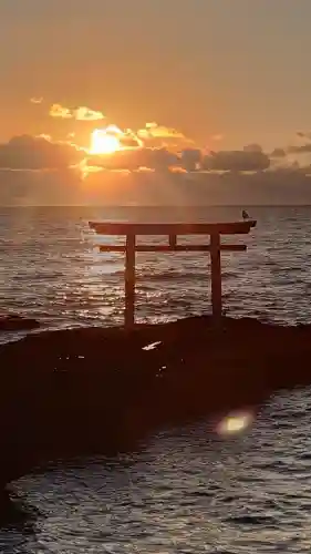 大洗磯前神社の{uncategorized: "未分類", other: "その他", undefined: "問題あり", building: "その他建物", grave: "お墓", sacred_gate: "鳥居", guardian: "狛犬", statue: "像", buddha: "仏像", history: "歴史", nature: "自然", garden: "庭園", animal: "動物", pagoda: "塔", temizu: "手水舎", mountain_gate: "山門・神門", sanctuary: "本殿・本堂", subordinate: "末社・摂社", art: "芸術", scenery: "景色", jizo: "地蔵", ema: "絵馬", goshuin: "御朱印", omikuji: "おみくじ", items: "授与品その他", amulet: "お守り", goshuincho: "御朱印帳", eats: "食事", festival: "お祭り", votive_dance: "神楽", shichigosan: "七五三参", wedding: "結婚式", experience: "体験その他", initially: "初詣", around: "周辺", anti_infection: "感染症対策"}