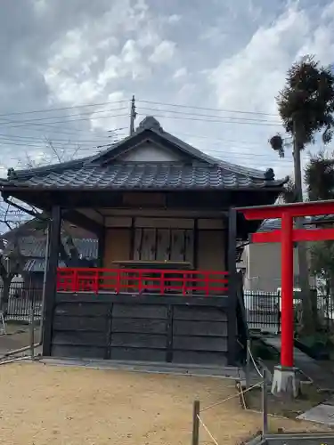 上中居諏訪神社の建物その他