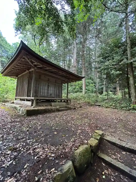 油日神社の{uncategorized: "未分類", other: "その他", undefined: "問題あり", building: "その他建物", grave: "お墓", sacred_gate: "鳥居", guardian: "狛犬", statue: "像", buddha: "仏像", history: "歴史", nature: "自然", garden: "庭園", animal: "動物", pagoda: "塔", temizu: "手水舎", mountain_gate: "山門・神門", sanctuary: "本殿・本堂", subordinate: "末社・摂社", art: "芸術", scenery: "景色", jizo: "地蔵", ema: "絵馬", goshuin: "御朱印", omikuji: "おみくじ", items: "授与品その他", amulet: "お守り", goshuincho: "御朱印帳", eats: "食事", festival: "お祭り", votive_dance: "神楽", shichigosan: "七五三参", wedding: "結婚式", experience: "体験その他", initially: "初詣", around: "周辺", anti_infection: "感染症対策"}