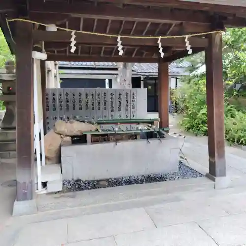 素盞嗚神社の{uncategorized: "未分類", other: "その他", undefined: "問題あり", building: "その他建物", grave: "お墓", sacred_gate: "鳥居", guardian: "狛犬", statue: "像", buddha: "仏像", history: "歴史", nature: "自然", garden: "庭園", animal: "動物", pagoda: "塔", temizu: "手水舎", mountain_gate: "山門・神門", sanctuary: "本殿・本堂", subordinate: "末社・摂社", art: "芸術", scenery: "景色", jizo: "地蔵", ema: "絵馬", goshuin: "御朱印", omikuji: "おみくじ", items: "授与品その他", amulet: "お守り", goshuincho: "御朱印帳", eats: "食事", festival: "お祭り", votive_dance: "神楽", shichigosan: "七五三参", wedding: "結婚式", experience: "体験その他", initially: "初詣", around: "周辺", anti_infection: "感染症対策"}