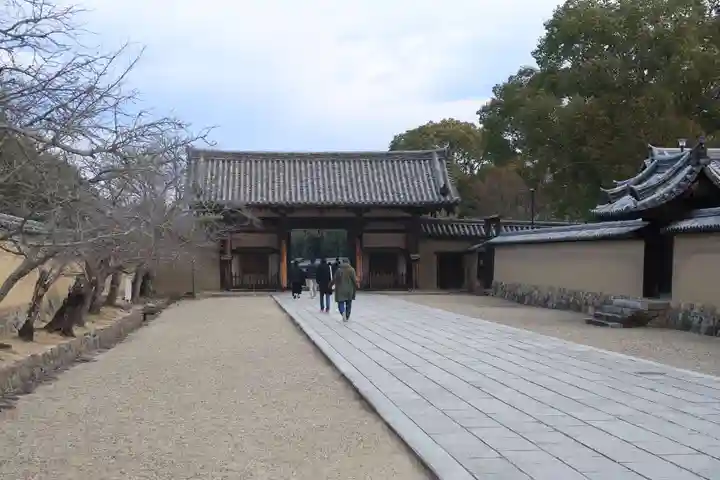 法隆寺の山門・神門