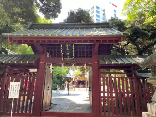 金王八幡宮の山門