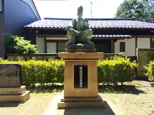 多太神社の{uncategorized: "未分類", other: "その他", undefined: "問題あり", building: "その他建物", grave: "お墓", sacred_gate: "鳥居", guardian: "狛犬", statue: "像", buddha: "仏像", history: "歴史", nature: "自然", garden: "庭園", animal: "動物", pagoda: "塔", temizu: "手水舎", mountain_gate: "山門・神門", sanctuary: "本殿・本堂", subordinate: "末社・摂社", art: "芸術", scenery: "景色", jizo: "地蔵", ema: "絵馬", goshuin: "御朱印", omikuji: "おみくじ", items: "授与品その他", amulet: "お守り", goshuincho: "御朱印帳", eats: "食事", festival: "お祭り", votive_dance: "神楽", shichigosan: "七五三参", wedding: "結婚式", experience: "体験その他", initially: "初詣", around: "周辺", anti_infection: "感染症対策"}