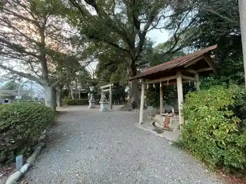箕曲神社の{uncategorized: "未分類", other: "その他", undefined: "問題あり", building: "その他建物", grave: "お墓", sacred_gate: "鳥居", guardian: "狛犬", statue: "像", buddha: "仏像", history: "歴史", nature: "自然", garden: "庭園", animal: "動物", pagoda: "塔", temizu: "手水舎", mountain_gate: "山門・神門", sanctuary: "本殿・本堂", subordinate: "末社・摂社", art: "芸術", scenery: "景色", jizo: "地蔵", ema: "絵馬", goshuin: "御朱印", omikuji: "おみくじ", items: "授与品その他", amulet: "お守り", goshuincho: "御朱印帳", eats: "食事", festival: "お祭り", votive_dance: "神楽", shichigosan: "七五三参", wedding: "結婚式", experience: "体験その他", initially: "初詣", around: "周辺", anti_infection: "感染症対策"}