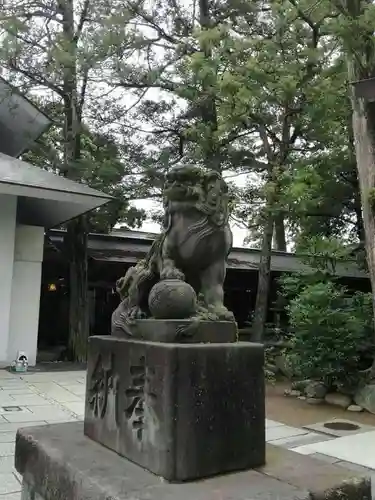 越ヶ谷久伊豆神社の狛犬