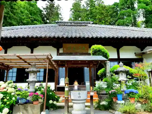 極楽寺の本殿・本堂