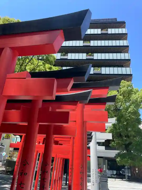 今益稲荷神社の{uncategorized: "未分類", other: "その他", undefined: "問題あり", building: "その他建物", grave: "お墓", sacred_gate: "鳥居", guardian: "狛犬", statue: "像", buddha: "仏像", history: "歴史", nature: "自然", garden: "庭園", animal: "動物", pagoda: "塔", temizu: "手水舎", mountain_gate: "山門・神門", sanctuary: "本殿・本堂", subordinate: "末社・摂社", art: "芸術", scenery: "景色", jizo: "地蔵", ema: "絵馬", goshuin: "御朱印", omikuji: "おみくじ", items: "授与品その他", amulet: "お守り", goshuincho: "御朱印帳", eats: "食事", festival: "お祭り", votive_dance: "神楽", shichigosan: "七五三参", wedding: "結婚式", experience: "体験その他", initially: "初詣", around: "周辺", anti_infection: "感染症対策"}
