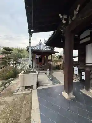 西方院の{uncategorized: "未分類", other: "その他", undefined: "問題あり", building: "その他建物", grave: "お墓", sacred_gate: "鳥居", guardian: "狛犬", statue: "像", buddha: "仏像", history: "歴史", nature: "自然", garden: "庭園", animal: "動物", pagoda: "塔", temizu: "手水舎", mountain_gate: "山門・神門", sanctuary: "本殿・本堂", subordinate: "末社・摂社", art: "芸術", scenery: "景色", jizo: "地蔵", ema: "絵馬", goshuin: "御朱印", omikuji: "おみくじ", items: "授与品その他", amulet: "お守り", goshuincho: "御朱印帳", eats: "食事", festival: "お祭り", votive_dance: "神楽", shichigosan: "七五三参", wedding: "結婚式", experience: "体験その他", initially: "初詣", around: "周辺", anti_infection: "感染症対策"}