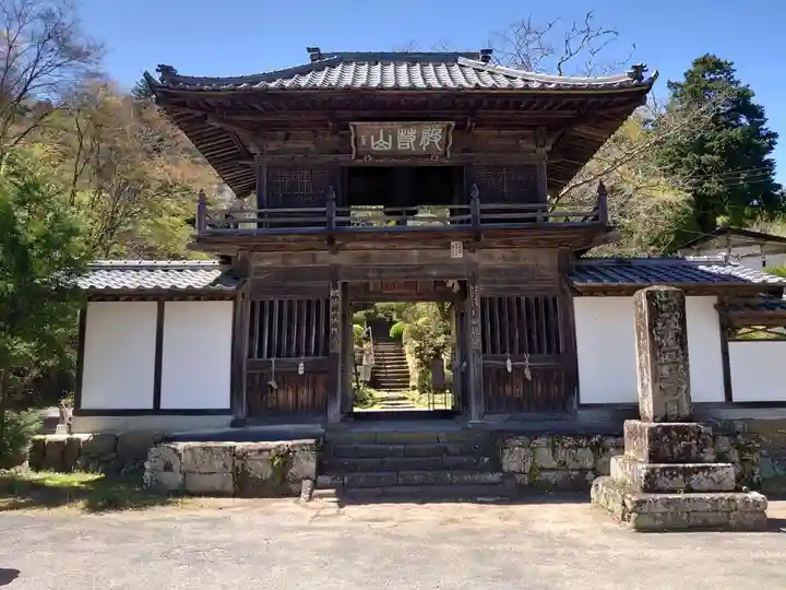 秩父札所三十二番 法性寺の山門・神門