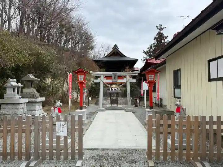 高屋敷稲荷神社の{uncategorized: "未分類", other: "その他", undefined: "問題あり", building: "その他建物", grave: "お墓", sacred_gate: "鳥居", guardian: "狛犬", statue: "像", buddha: "仏像", history: "歴史", nature: "自然", garden: "庭園", animal: "動物", pagoda: "塔", temizu: "手水舎", mountain_gate: "山門・神門", sanctuary: "本殿・本堂", subordinate: "末社・摂社", art: "芸術", scenery: "景色", jizo: "地蔵", ema: "絵馬", goshuin: "御朱印", omikuji: "おみくじ", items: "授与品その他", amulet: "お守り", goshuincho: "御朱印帳", eats: "食事", festival: "お祭り", votive_dance: "神楽", shichigosan: "七五三参", wedding: "結婚式", experience: "体験その他", initially: "初詣", around: "周辺", anti_infection: "感染症対策"}