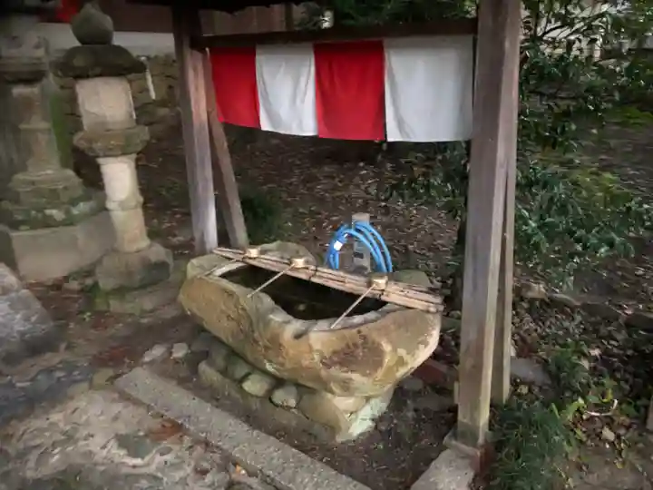 御前原石立命神社の手水舎