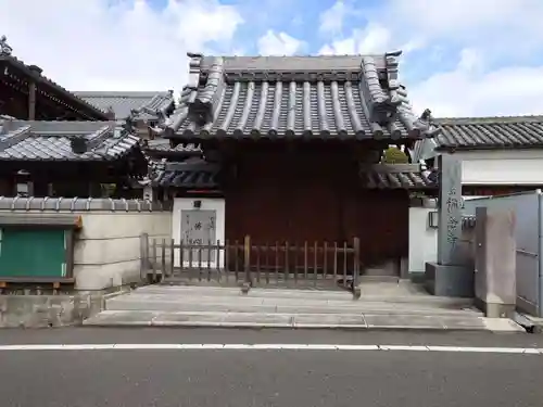 称念寺の山門