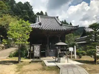 弥勒寺の本殿・本堂