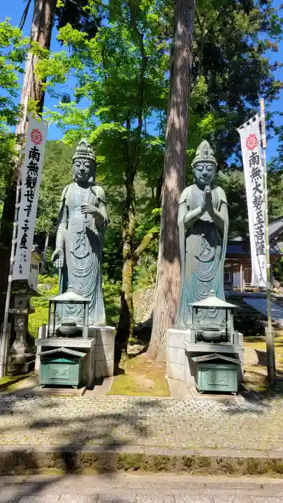 華厳寺の{uncategorized: "未分類", other: "その他", undefined: "問題あり", building: "その他建物", grave: "お墓", sacred_gate: "鳥居", guardian: "狛犬", statue: "像", buddha: "仏像", history: "歴史", nature: "自然", garden: "庭園", animal: "動物", pagoda: "塔", temizu: "手水舎", mountain_gate: "山門・神門", sanctuary: "本殿・本堂", subordinate: "末社・摂社", art: "芸術", scenery: "景色", jizo: "地蔵", ema: "絵馬", goshuin: "御朱印", omikuji: "おみくじ", items: "授与品その他", amulet: "お守り", goshuincho: "御朱印帳", eats: "食事", festival: "お祭り", votive_dance: "神楽", shichigosan: "七五三参", wedding: "結婚式", experience: "体験その他", initially: "初詣", around: "周辺", anti_infection: "感染症対策"}