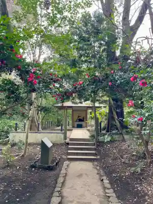 明王院（満願寺別院）の{uncategorized: "未分類", other: "その他", undefined: "問題あり", building: "その他建物", grave: "お墓", sacred_gate: "鳥居", guardian: "狛犬", statue: "像", buddha: "仏像", history: "歴史", nature: "自然", garden: "庭園", animal: "動物", pagoda: "塔", temizu: "手水舎", mountain_gate: "山門・神門", sanctuary: "本殿・本堂", subordinate: "末社・摂社", art: "芸術", scenery: "景色", jizo: "地蔵", ema: "絵馬", goshuin: "御朱印", omikuji: "おみくじ", items: "授与品その他", amulet: "お守り", goshuincho: "御朱印帳", eats: "食事", festival: "お祭り", votive_dance: "神楽", shichigosan: "七五三参", wedding: "結婚式", experience: "体験その他", initially: "初詣", around: "周辺", anti_infection: "感染症対策"}
