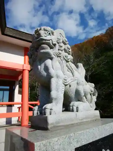 羅臼神社の狛犬