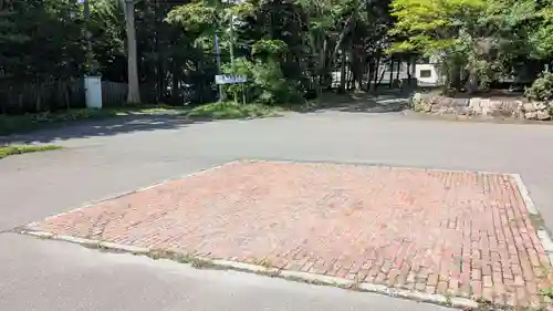 江別神社の庭園