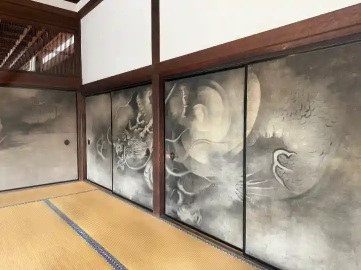 建仁寺(建仁禅寺)の{uncategorized: "未分類", other: "その他", undefined: "問題あり", building: "その他建物", grave: "お墓", sacred_gate: "鳥居", guardian: "狛犬", statue: "像", buddha: "仏像", history: "歴史", nature: "自然", garden: "庭園", animal: "動物", pagoda: "塔", temizu: "手水舎", mountain_gate: "山門・神門", sanctuary: "本殿・本堂", subordinate: "末社・摂社", art: "芸術", scenery: "景色", jizo: "地蔵", ema: "絵馬", goshuin: "御朱印", omikuji: "おみくじ", items: "授与品その他", amulet: "お守り", goshuincho: "御朱印帳", eats: "食事", festival: "お祭り", votive_dance: "神楽", shichigosan: "七五三参", wedding: "結婚式", experience: "体験その他", initially: "初詣", around: "周辺", anti_infection: "感染症対策"}